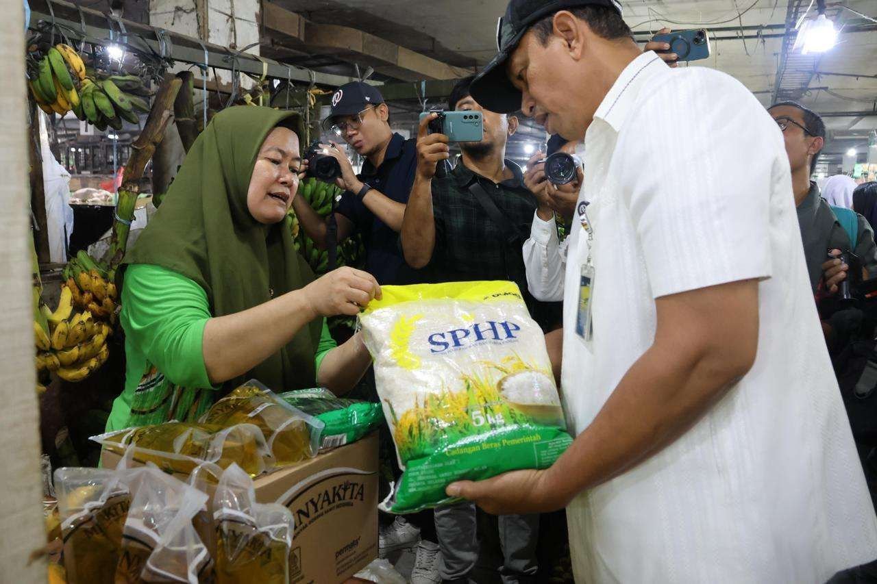 Bulog Tingkatkan Operasi Pasar: Strategi Menjaga Harga dan Stok Aman