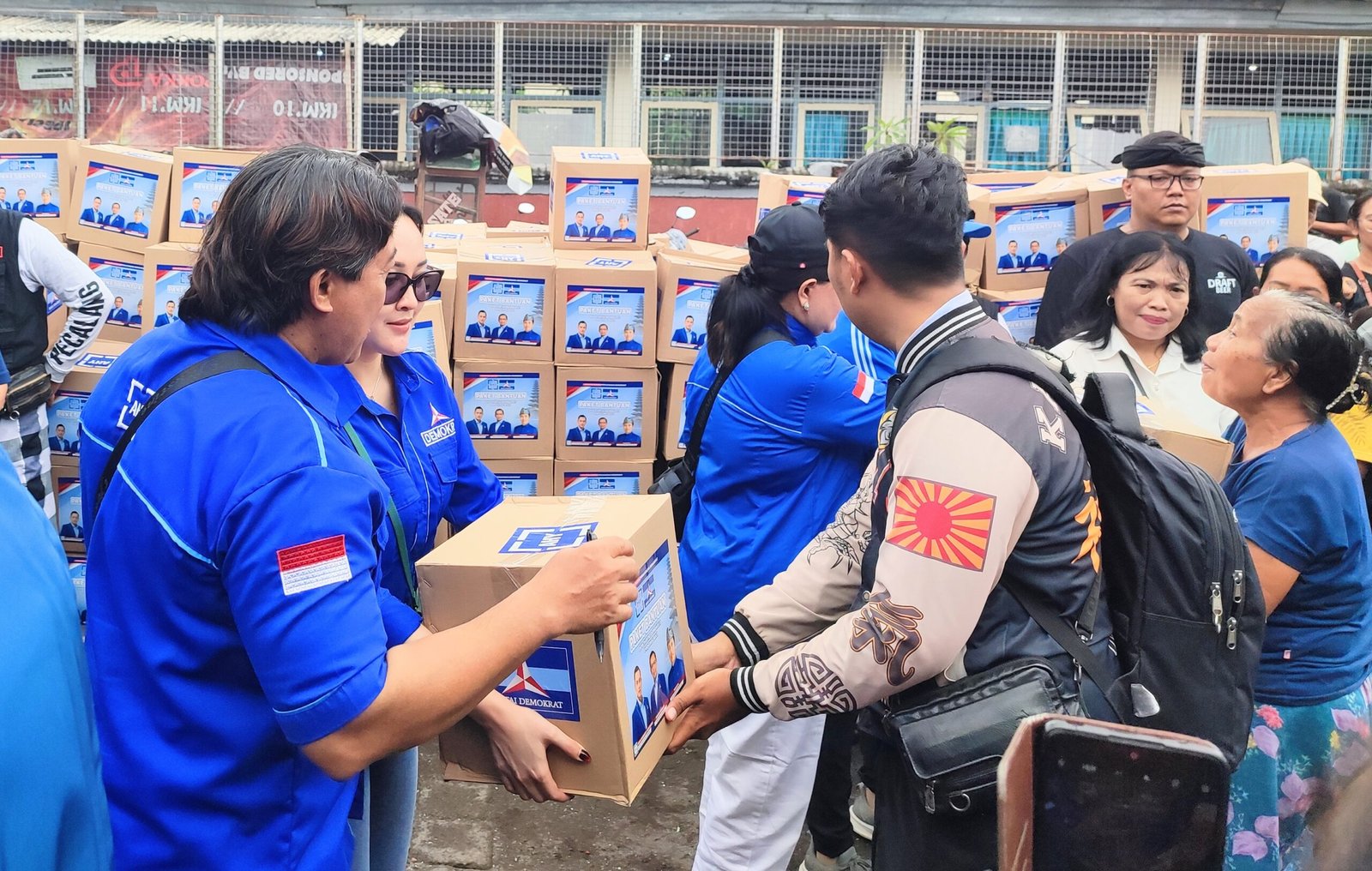 DPP Partai Demokrat Kirim 250 Kaleng Makanan Siap Saji untuk Korban Banjir Sumatera