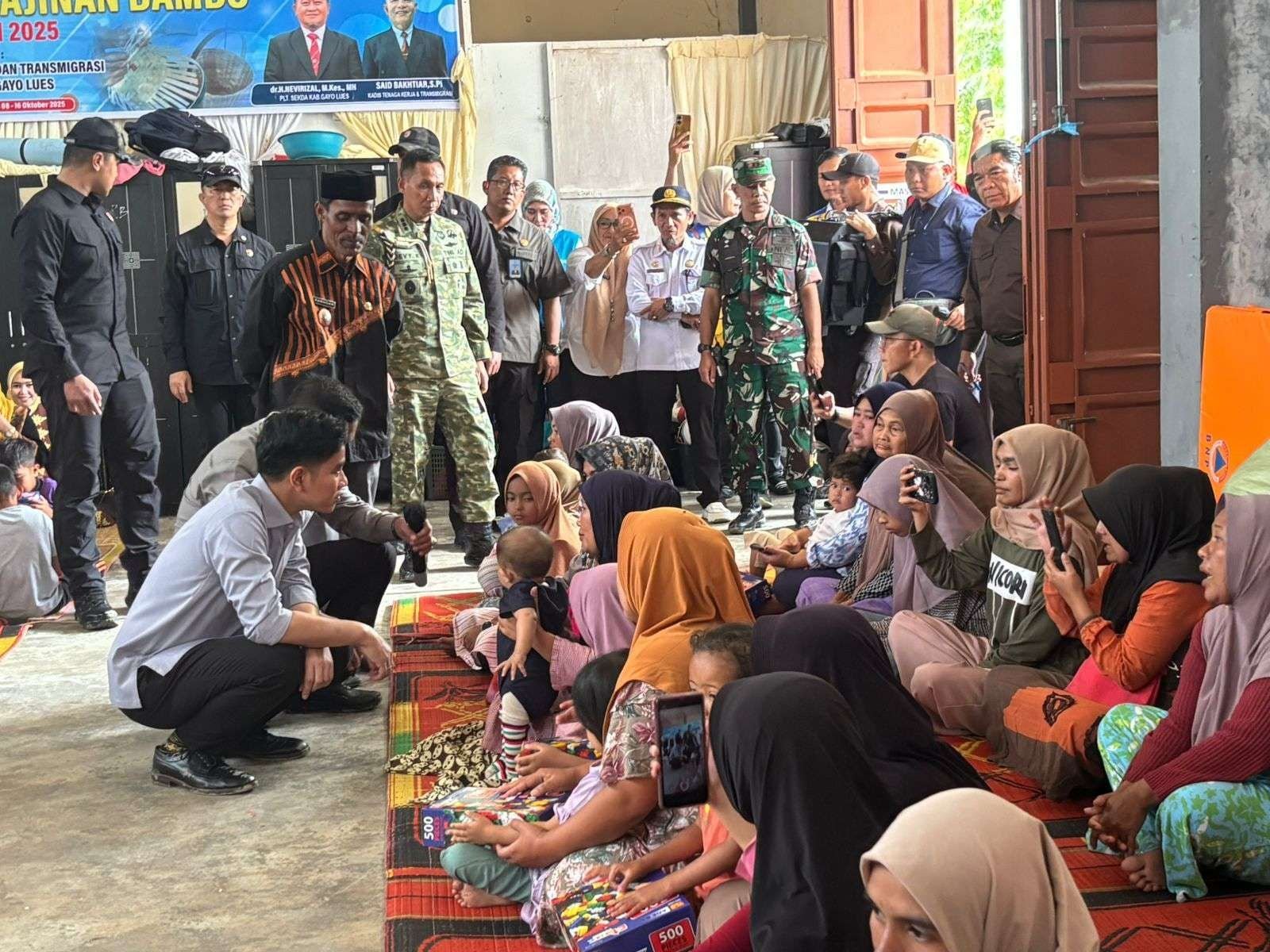 Wapres Gibran Tinjau Posko Pengungsian Bencana di Gayo Lues, Aceh