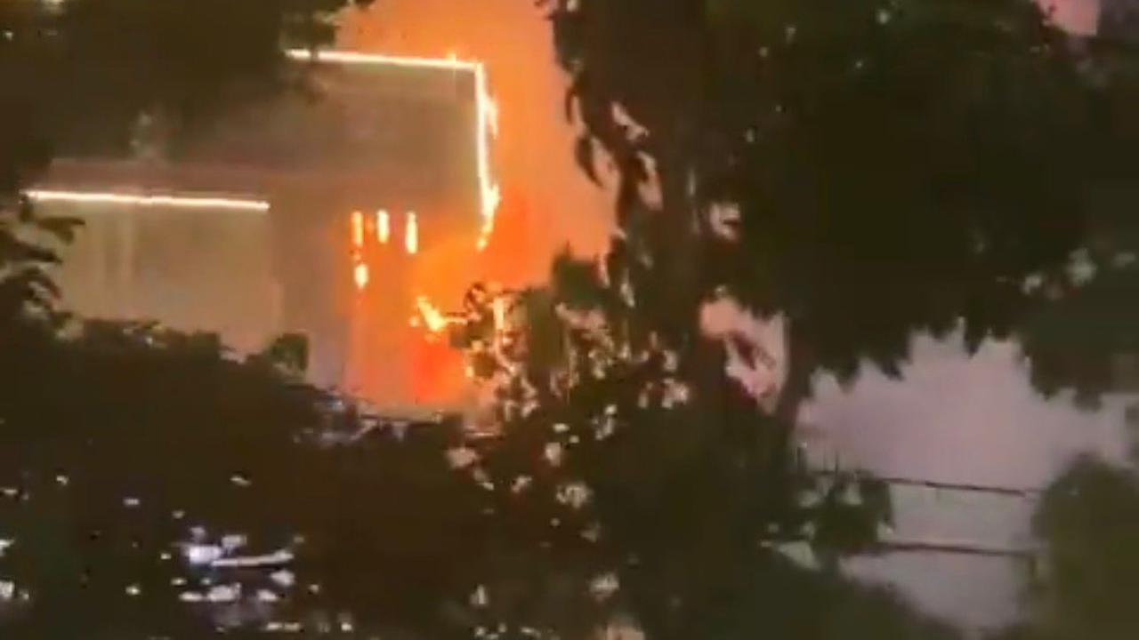 Kebakaran Papan Reklame di Gedung Sarinah Menteng Jakarta Berhasil Dipadamkan 30 Menit