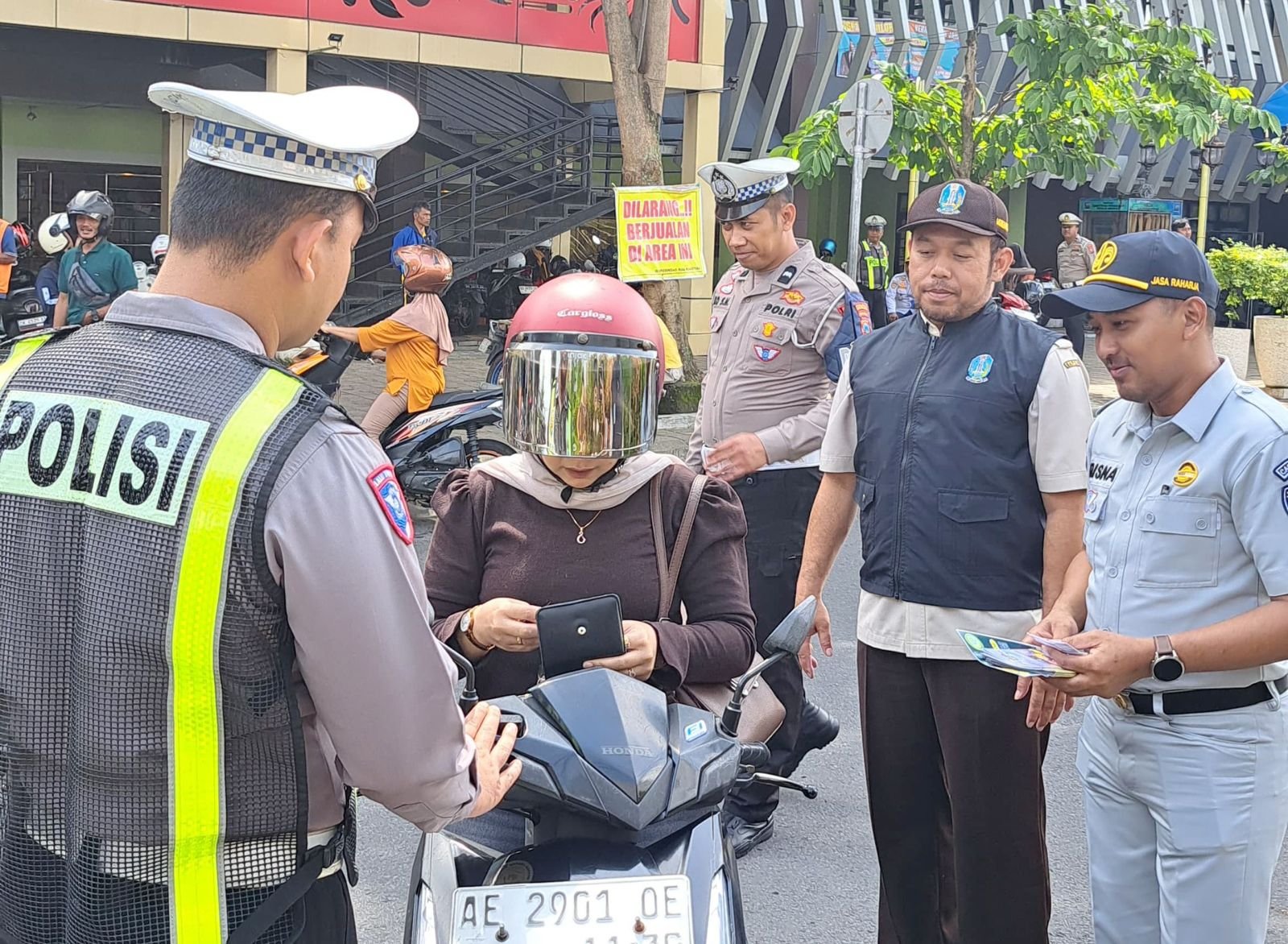 Tumbuhkan Perilaku Tertib Berlalu Lintas dan Administrasi Kendaraan Bermotor, Jasa Raharja Magetan Ikut Operasi Gabungan