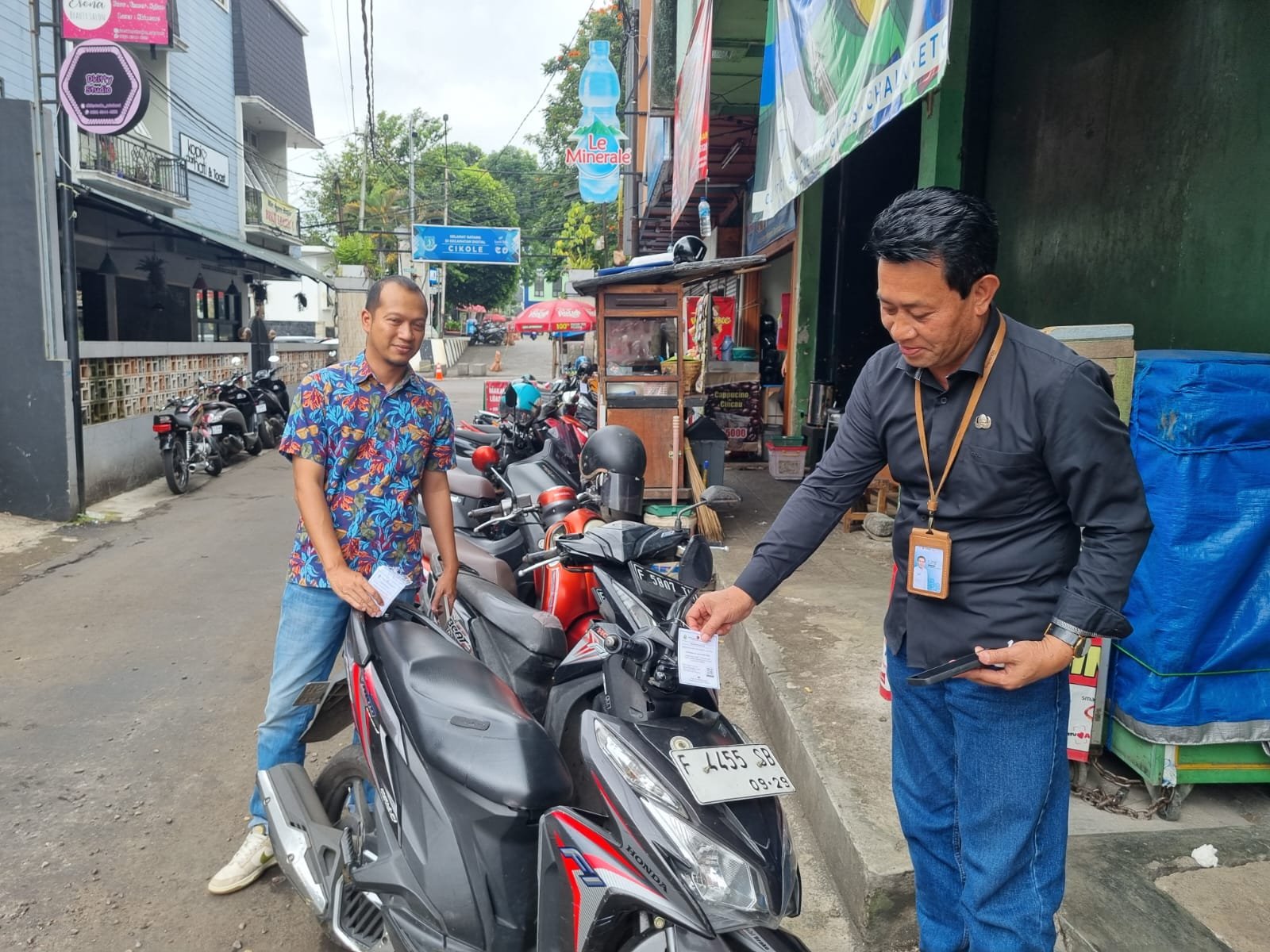 Gerakan Lunas Pajak Kendaraan Bermotor Melalui Penelusuran dan Pemasangan Pemberitahuan pada Kendaraan Bermotor Belum Lunas