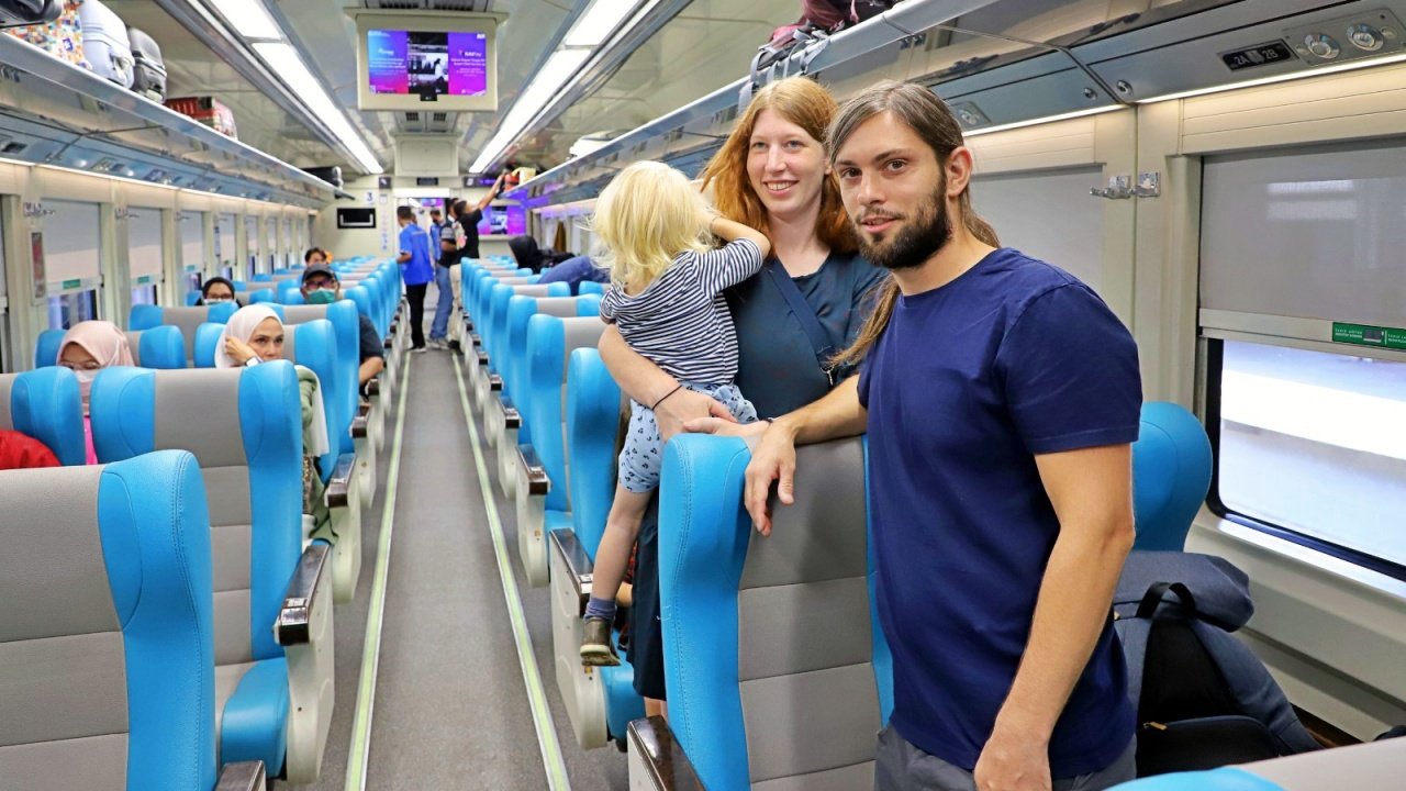 KAI Catat 694 Ribu Wisatawan Asing Gunakan Kereta Api Sepanjang 2025