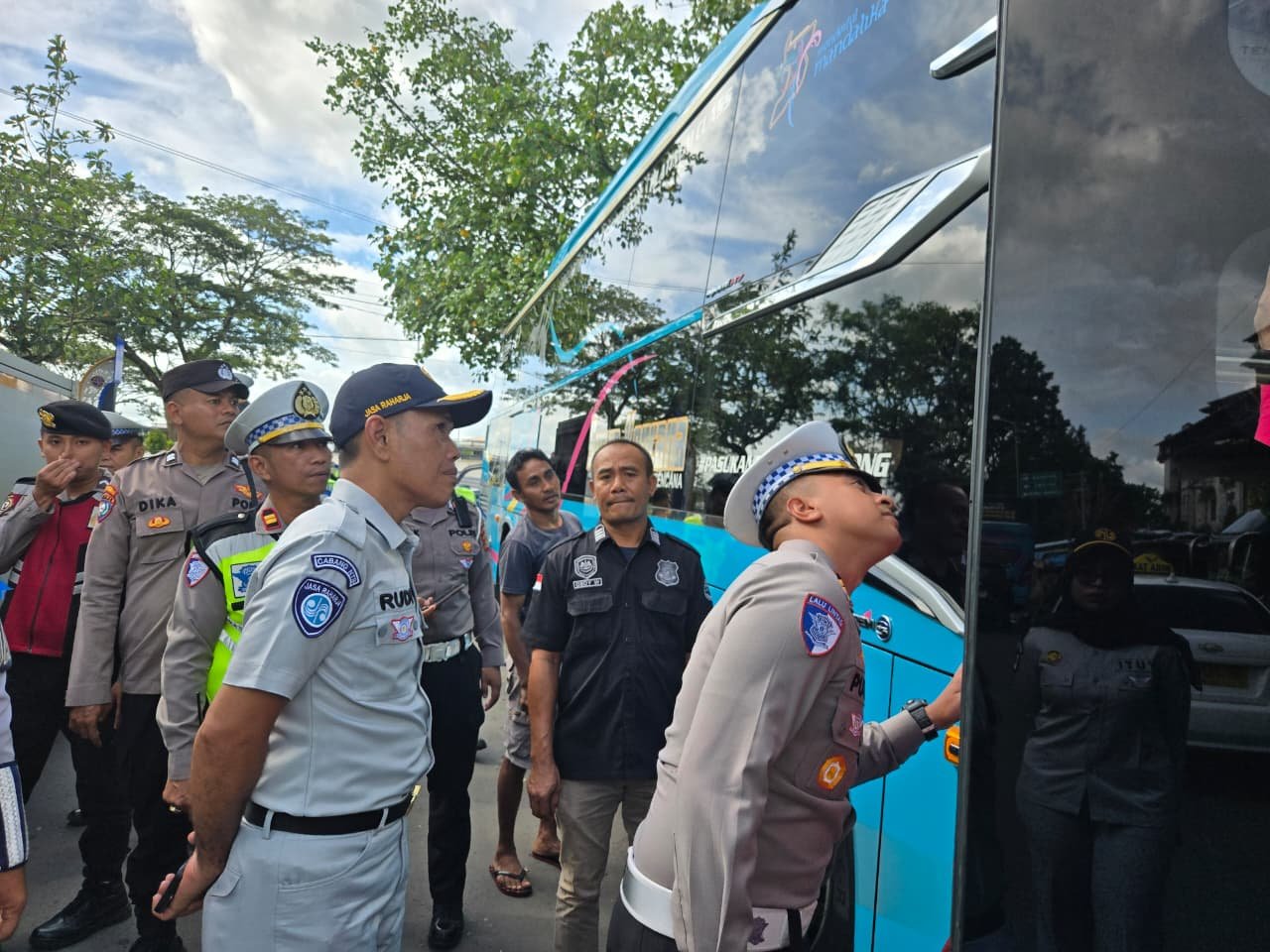 Sinergi Jasa Raharja NTB dan Stakeholder Lakukan Ramp Check Angkutan Umum di Terminal Mandalika
