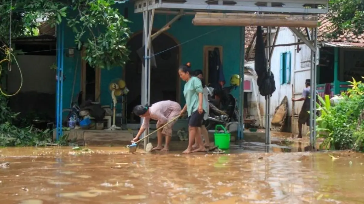 Ribuan Warga Terdampak Banjir, Situbondo Siapkan Ribuan Nasi Bungkus dari Dapur Umum