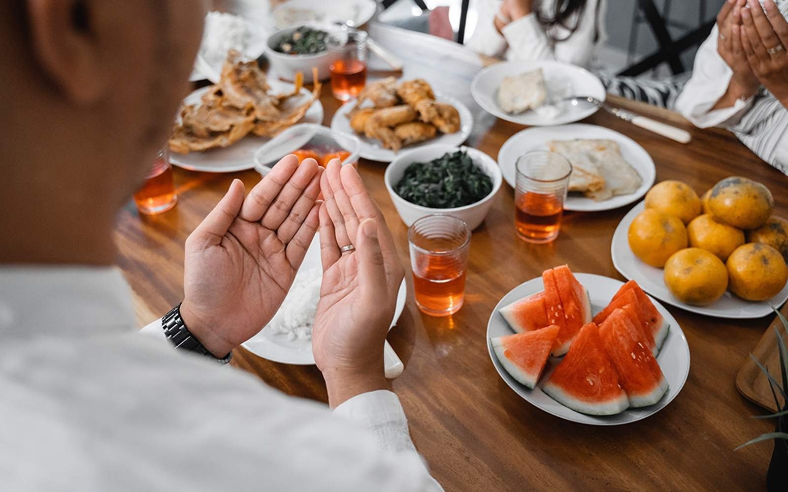Tips Aman Mengonsumsi Makanan Manis Saat Berbuka Puasa
