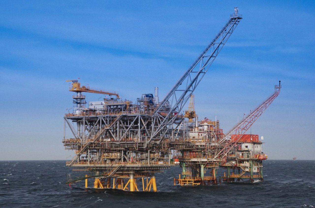 Harga Minyak Dunia Tembus USD 100 per Barel, Pasokan Global Terancam