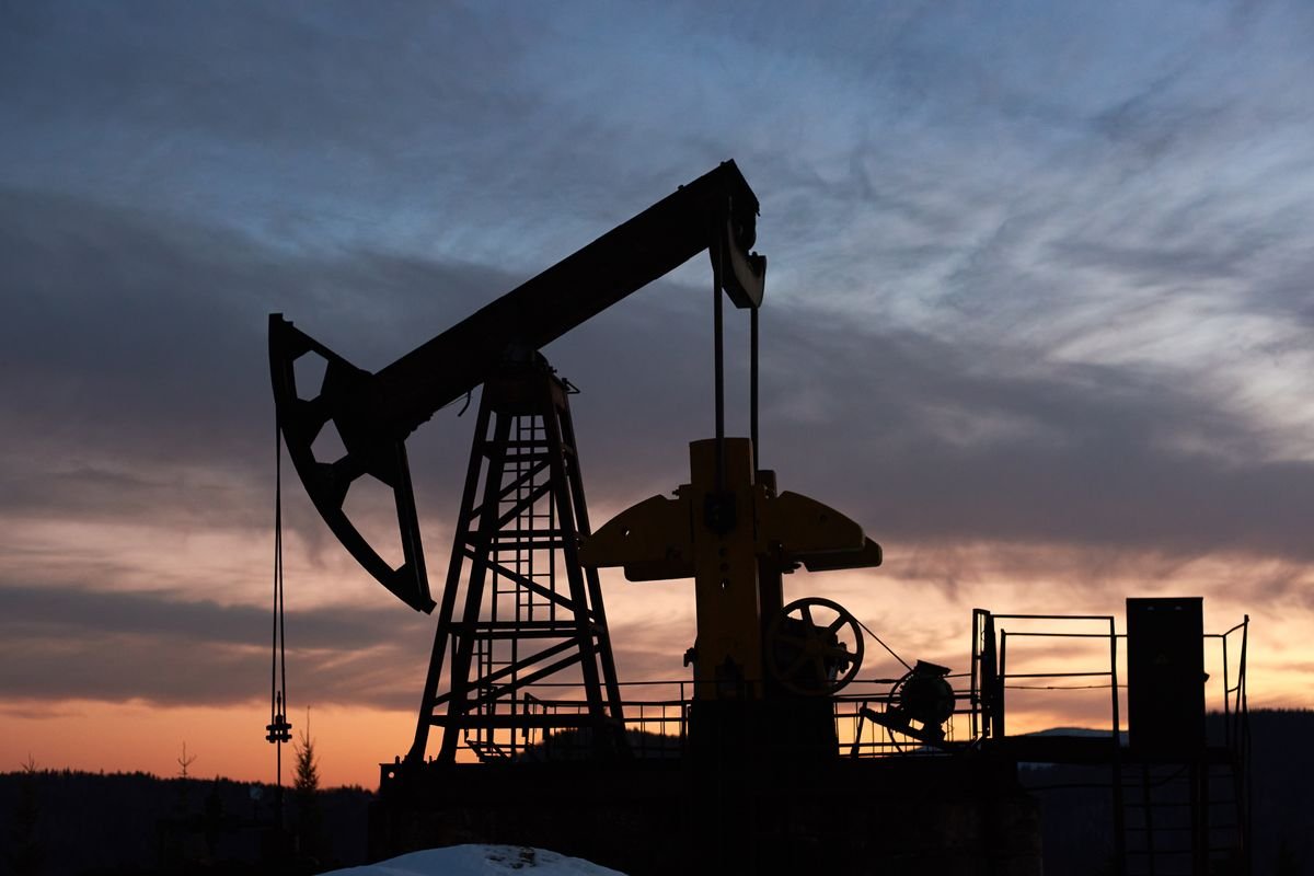 Pasar Minyak Waspada: Lonjakan Harga Imbas Konflik AS-Iran