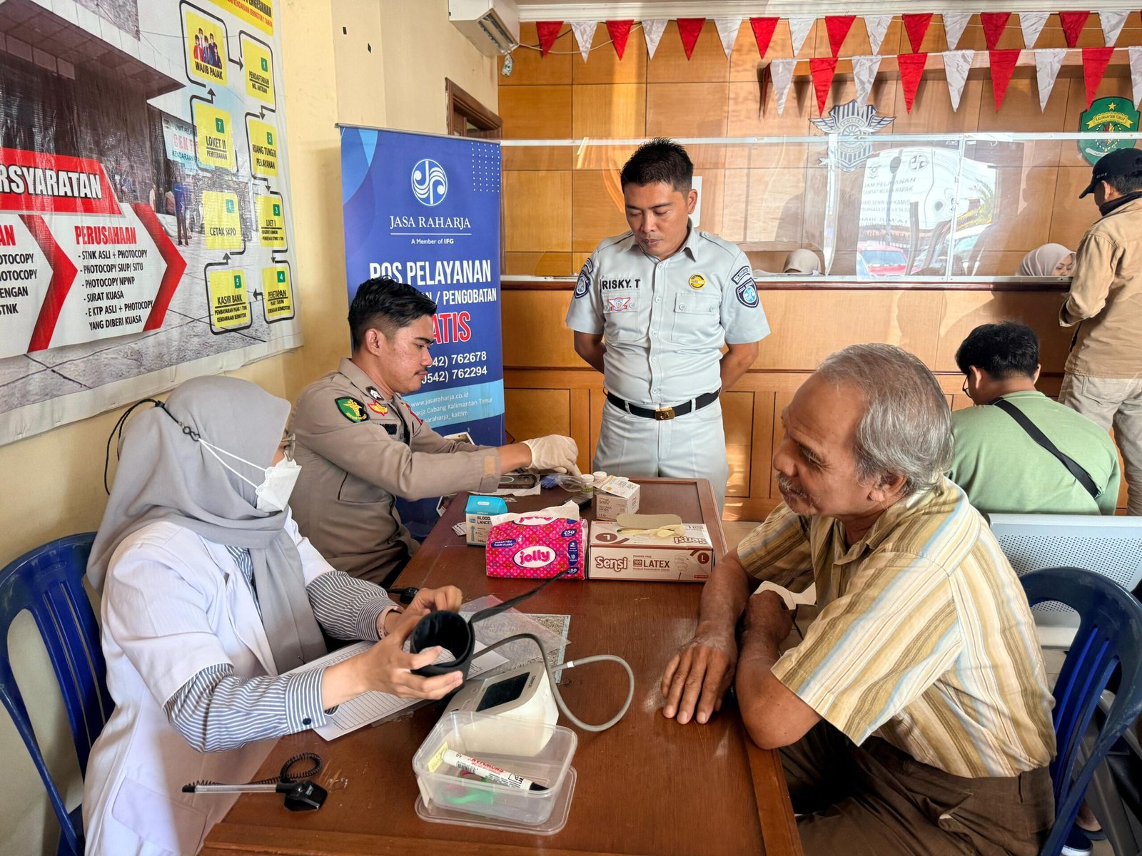 Tingkatkan Keselamatan Berkendara, Jasa Raharja Kaltim Gelar MUKL dan PPGD di Samsat Muara Rapak
