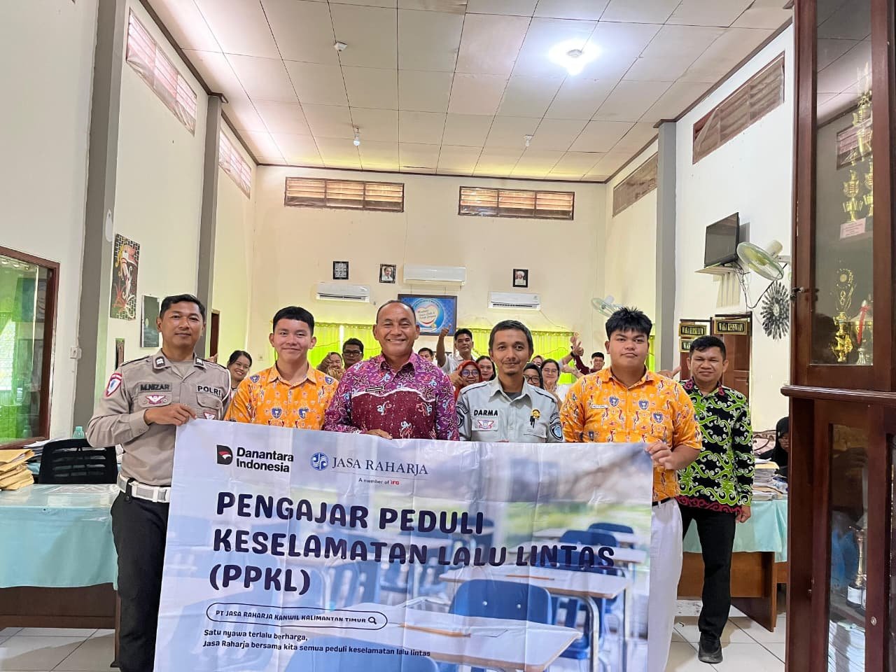 Sinergi Jasa Raharja dan Polres Malinau Edukasi Keselamatan Lalu Lintas bagi Guru di SMA Negeri 8 Malinau