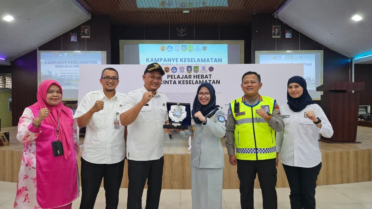 Jasa Raharja Kepri dan Mitra FKLL Provinsi Kepri Gelar Program Safety Campaign On The School di SMKN 1 Batam 