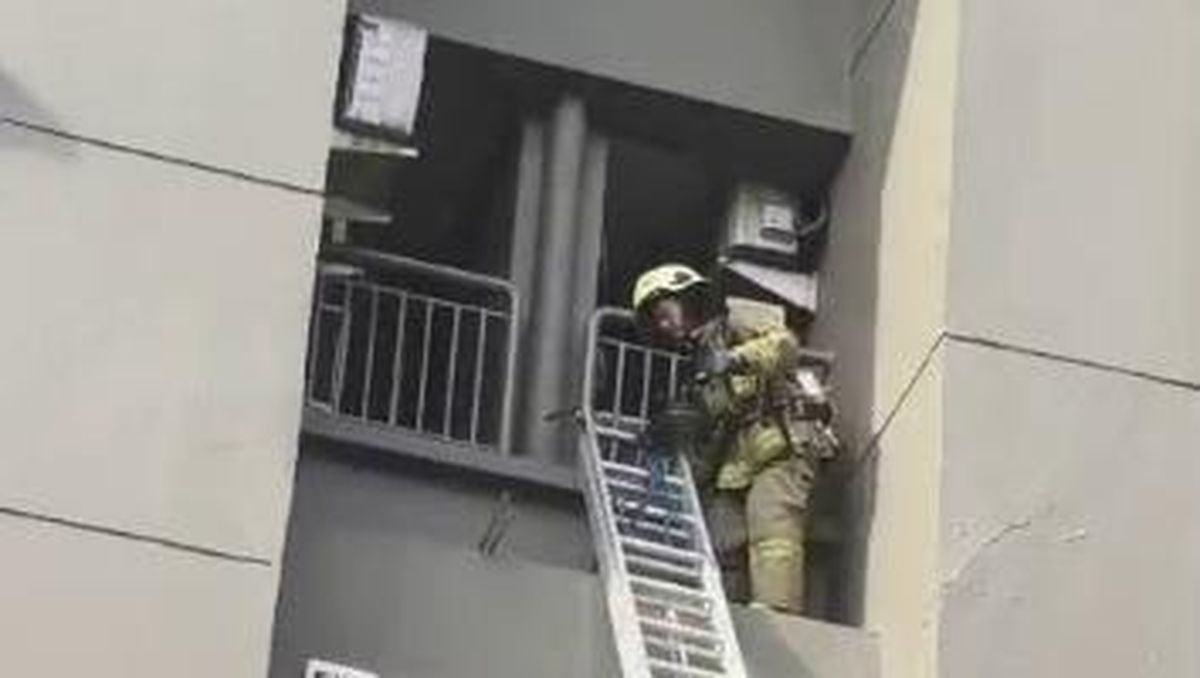Kebakaran Apartemen Mediterania, 60 Penghuni Dievakuasi dan 18 Masih Terjebak