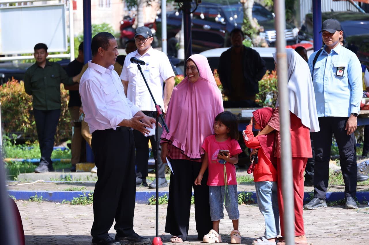 Peduli Korban Bencana, Mentan Amran Beri Bantuan Rp1 Miliar dan Beasiswa di Padang Pariaman