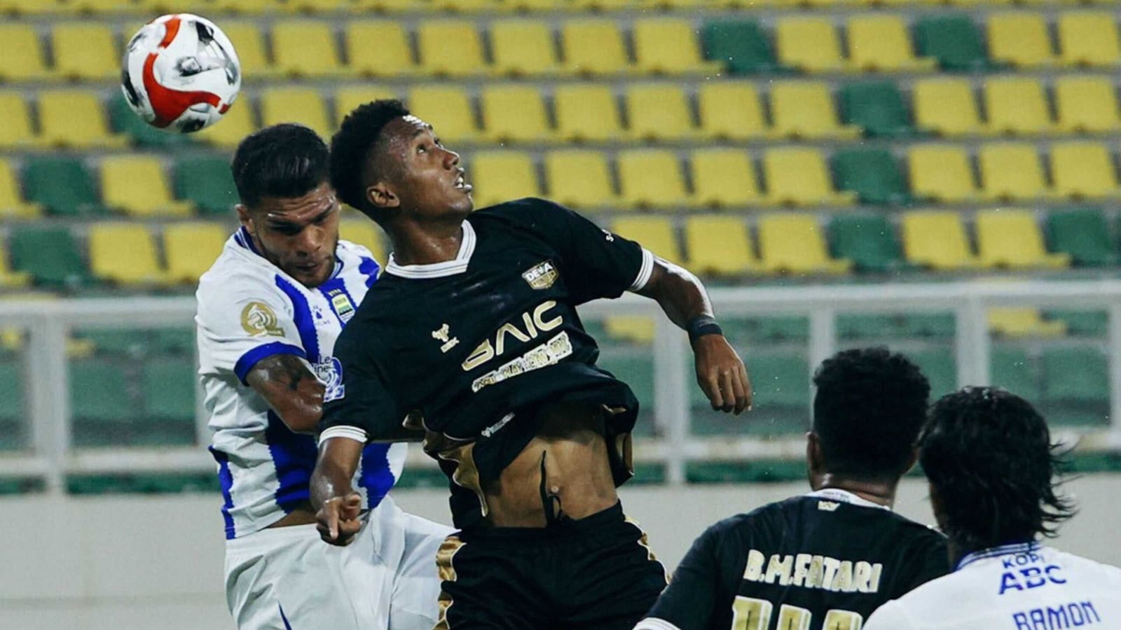 Sempat Tertinggal 0-2, Persib Amankan Satu Poin dari Dewa United