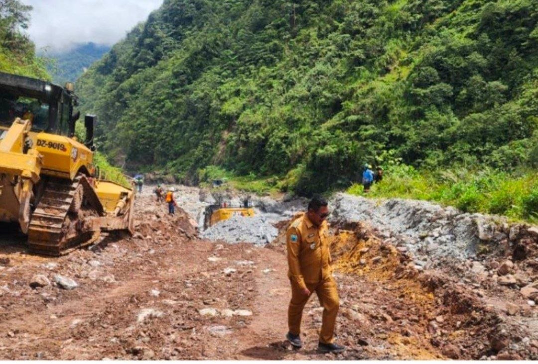 Akses Jalan Tembagapura Terputus, Pemkab Mimika Kirim Bantuan dan Lakukan Perbaikan