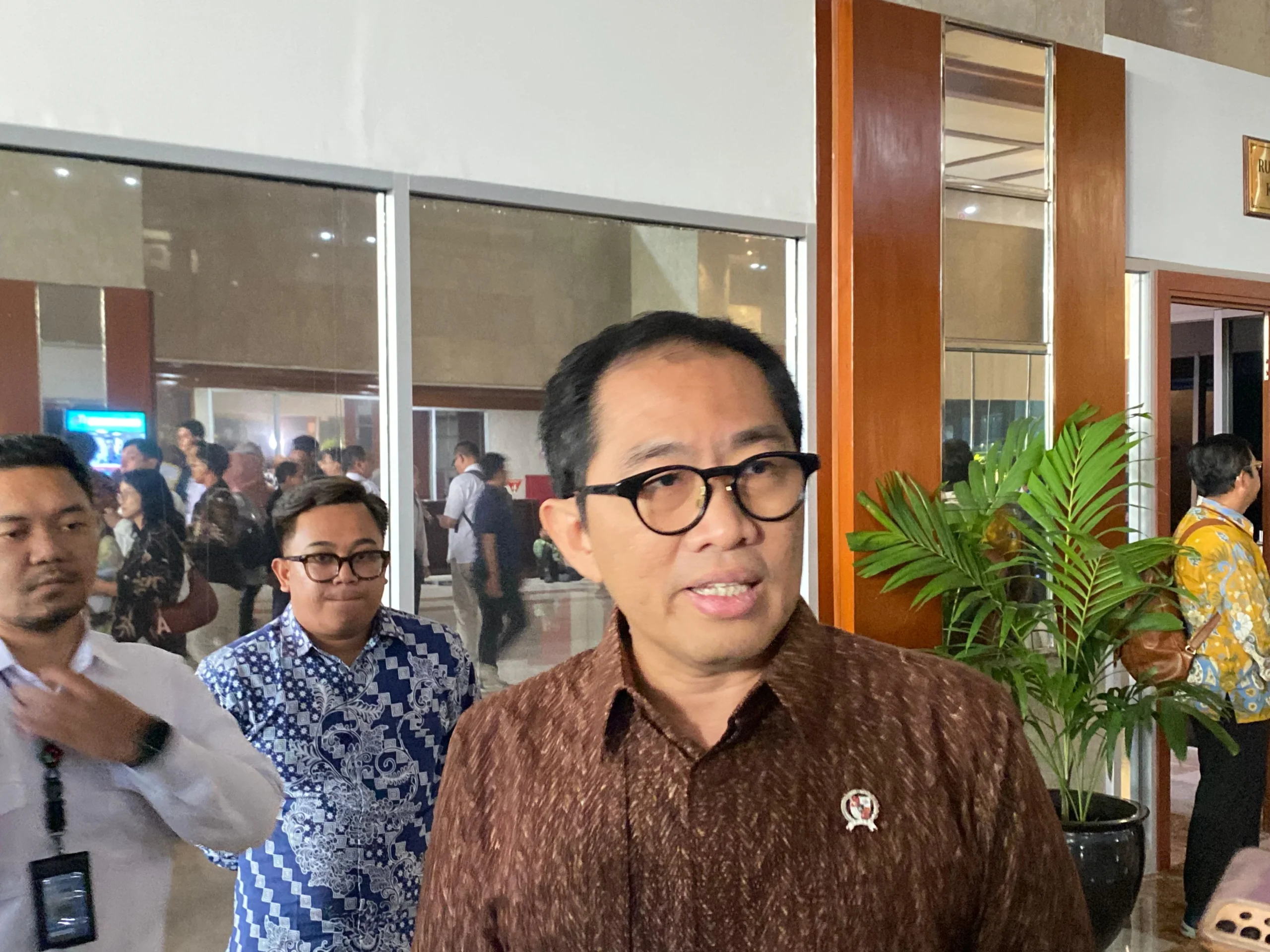 Stok Plastik Nasional Aman, Wamenperin Soroti Kenaikan Harga Bahan Baku