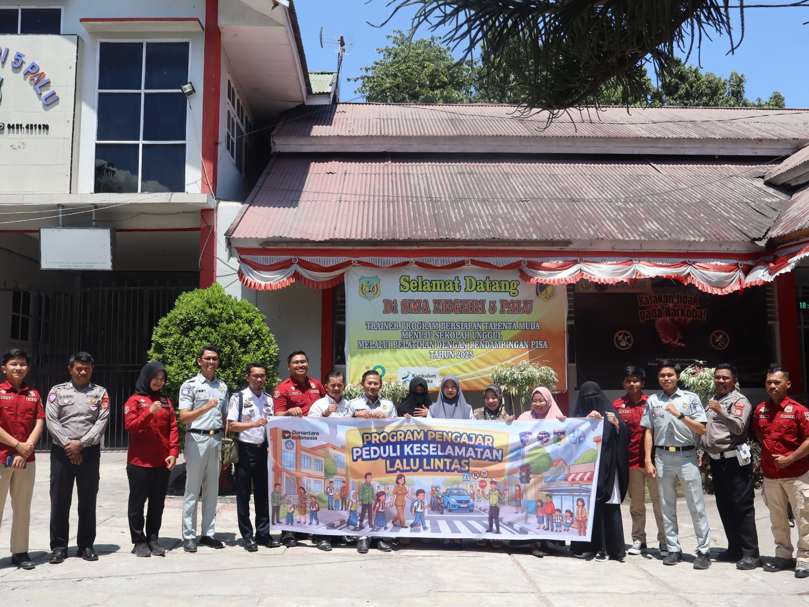 Jasa Raharja Bersama Polresta Dan Dishub Kota Palu Edukasi Keselamatan Berlalu Lintas Di SMAN 5 Palu