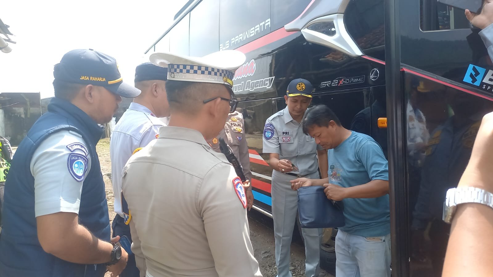 Peningkatan Keselamatan Transportasi Jalan, FLLAJ Kabupaten Sukabumi Laksanakan Inspeksi Armada Bus dan Pemeriksaan Kesehatan Awak Kendaraan