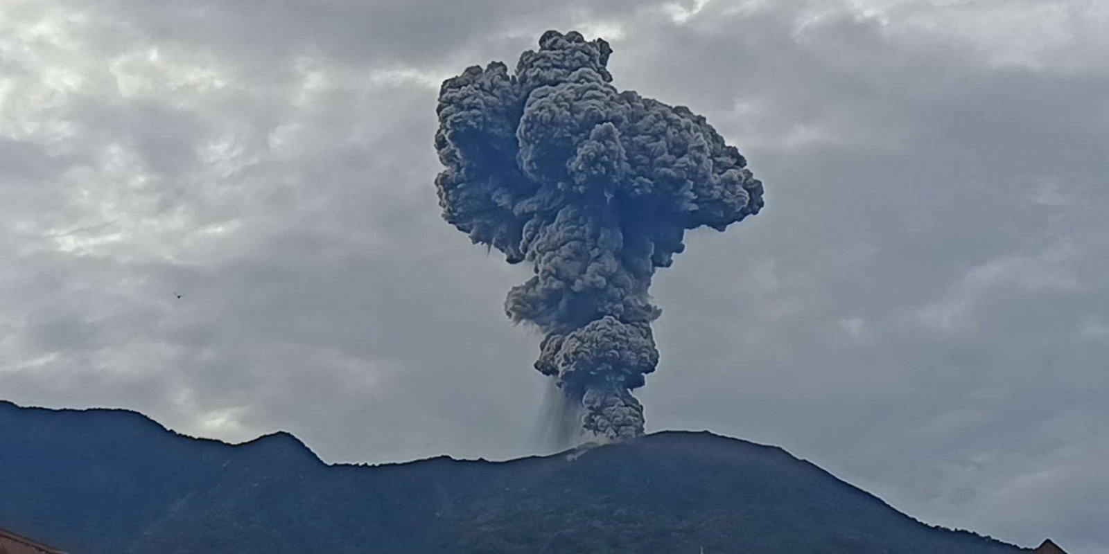 Gunung Marapi Erupsi, Kolom Abu Capai 1,6 Kilometer Kamis Pagi