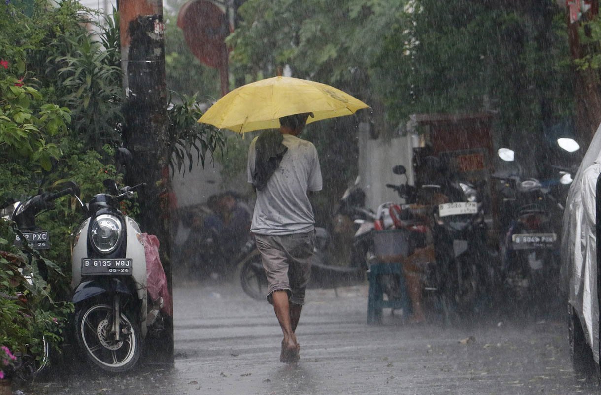 Potensi Cuaca Ekstrem: BMKG Ingatkan Warga RI Hati-hati Hujan Lebat Rabu