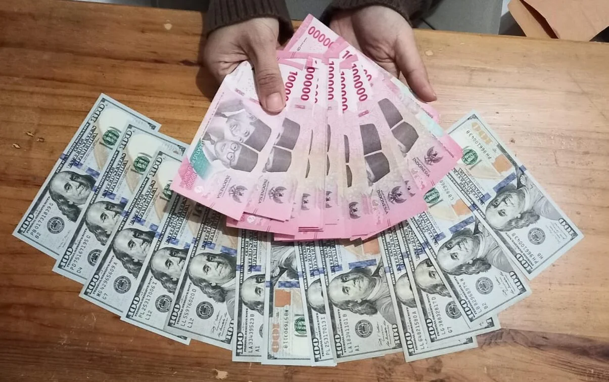 Rupiah Melemah ke Rp17.275 per Dolar AS di Perdagangan Pagi