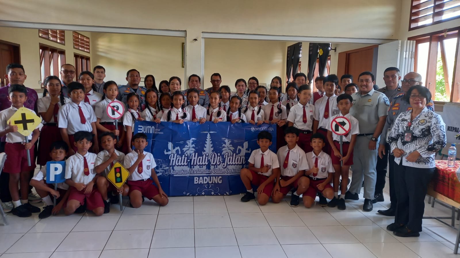 Tanamkan Budaya Tertib Sejak Dini, Sosialisasi Keselamatan Lalu Lintas Digelar di SDN 4 Abiansemal