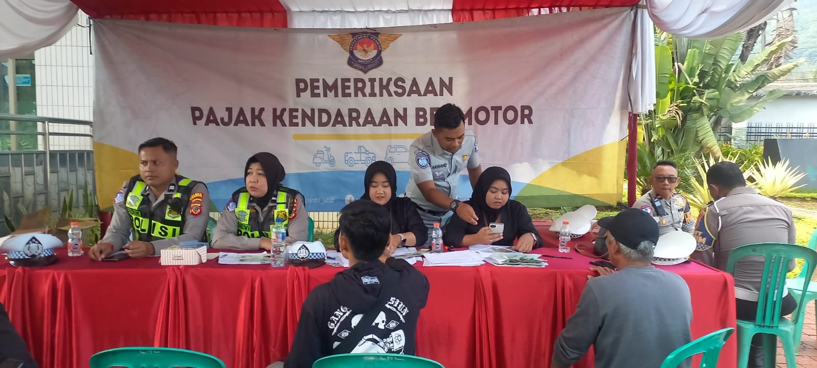 Tim Pembina Samsat dan Bapenda Kabupaten Sukabumi Kembali Gelar Pemeriksaan Pajak Kendaraan Bermotor di Kecamatan Cibadak