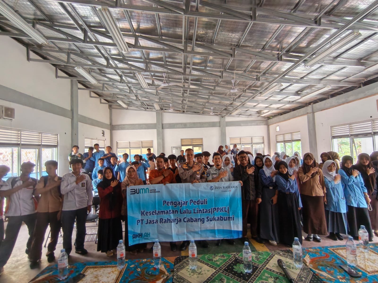 Jasa Raharja Cabang Sukabumi Bersama Satlantas Polres Sukabumi Kota Gelar PPKL di SMK Yaspim Gegerbitung