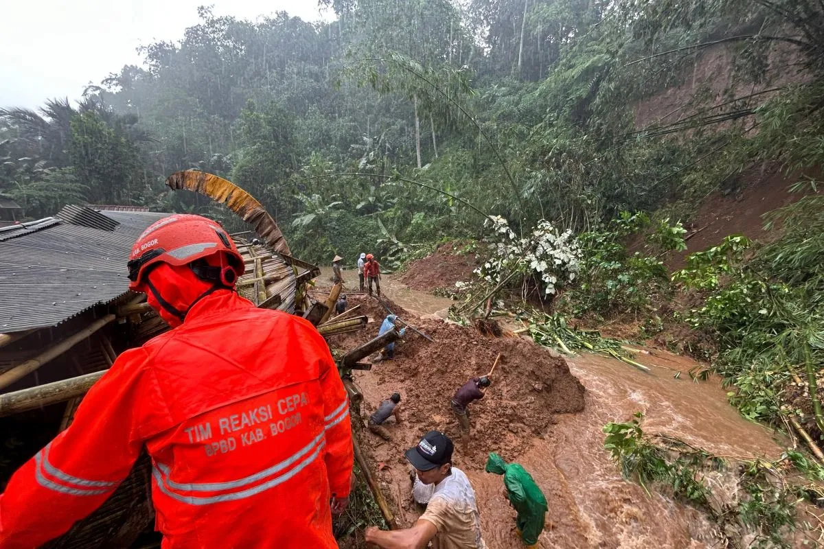 Dua Korban Longsor di Jawa Barat Ditemukan Tim SAR Gabungan