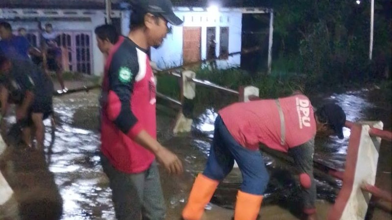Tanggul Sungai Plumbon Jebol, Pemkot Semarang Fokus Evakuasi dan Perbaikan Darurat