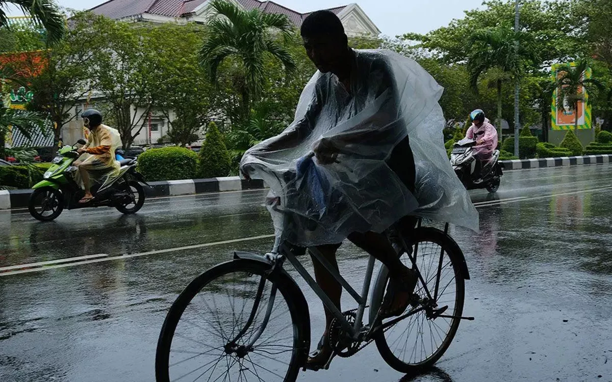 Cuaca Indonesia Didominasi Hujan, BMKG Ingatkan Potensi Cuaca Ekstrem