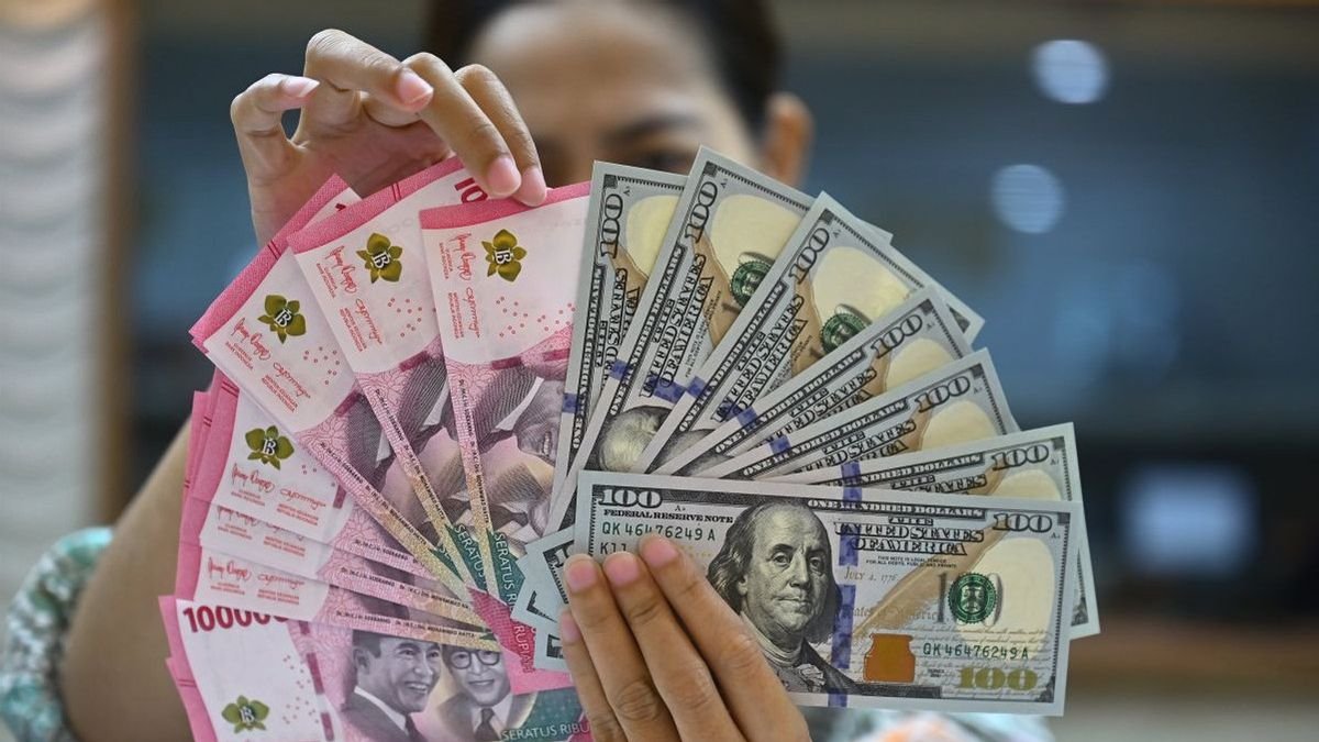 Nilai Tukar Rupiah Dibuka Melemah 17 Poin terhadap Dolar AS