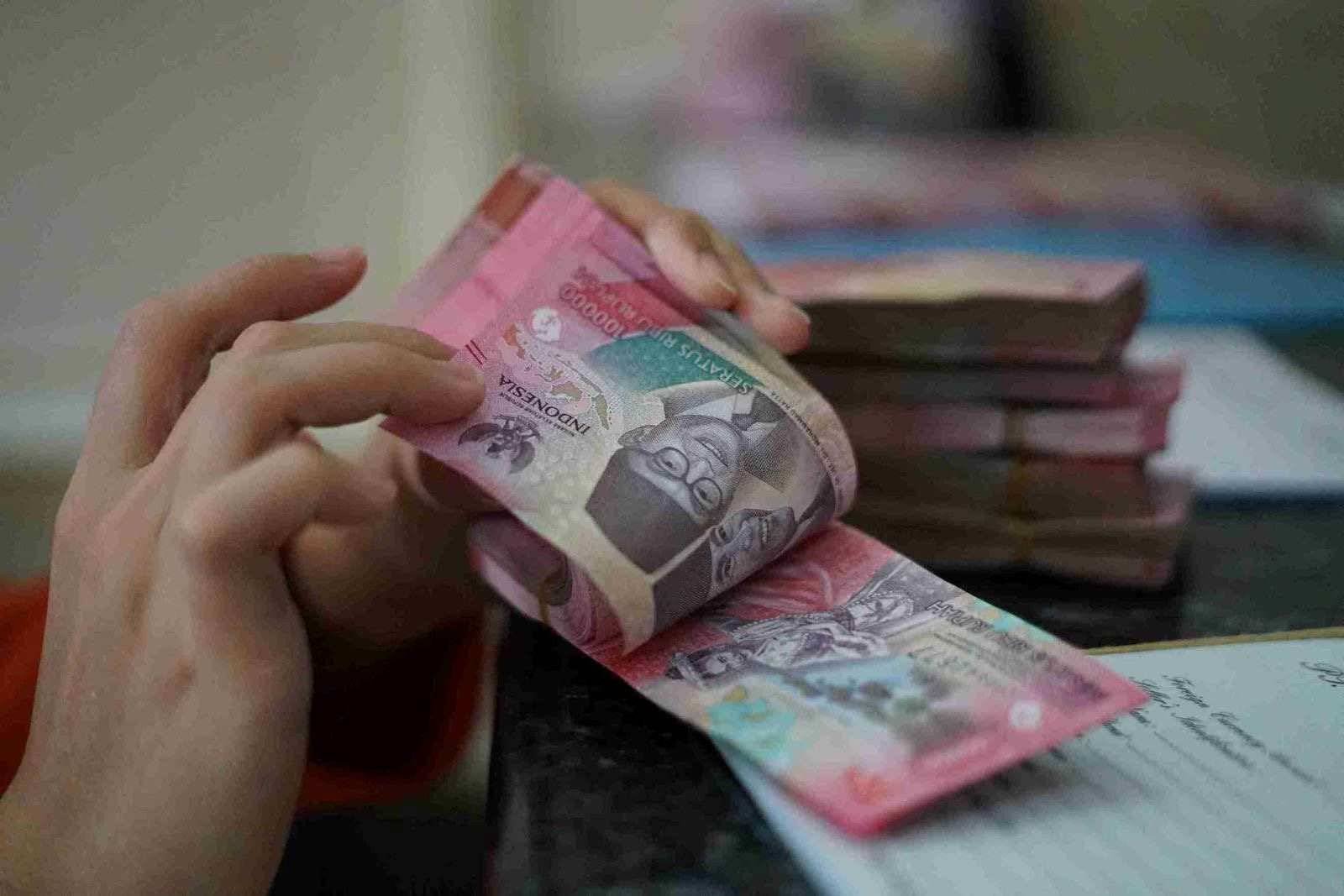 Rupiah Lanjutkan Pelemahan, Pagi Ini di Level Rp17.357 per Dolar AS