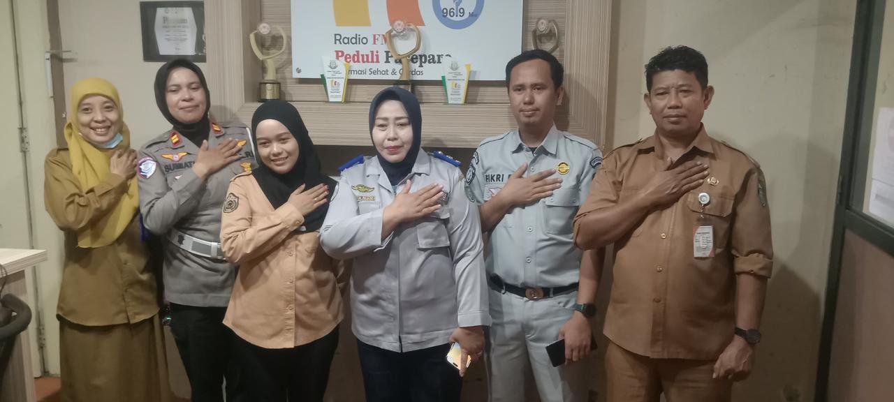 Melalui Talkshow Radio Peduli, PT Jasa Raharja Cabang Parepare Bersama Polres Parepare dan Dinas Perhubungan Parepare Ajak Masyarakat Berperan Aktif Mendukung Keamanan dan Keselamatan Lalu Lintas di Kota Parepare