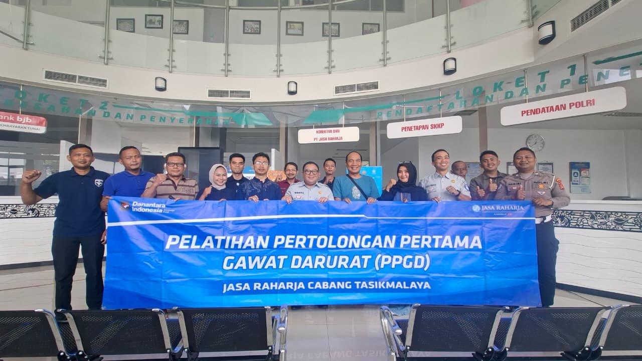 Dekatkan Layanan Digital dan Edukasi Keselamatan, Jasa Raharja Tasikmalaya Sosialisasi Fitur ‘Lapor Laka’ JRku dan Bagikan Buku Saku di Alun-Alun Kota Banjar