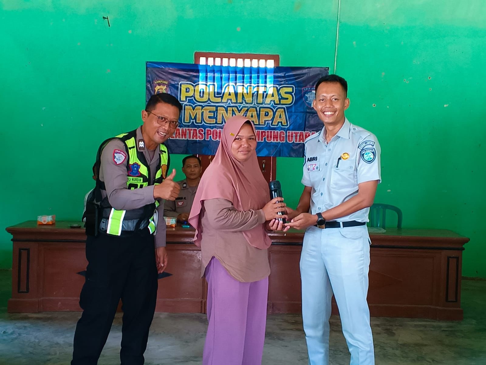 Jasa Raharja dan Satlantas Polres Lampung Utara Edukasi Masyarakat tentang Keselamatan Berlalu Lintas dan Kewajiban Kendaraan Bermotor