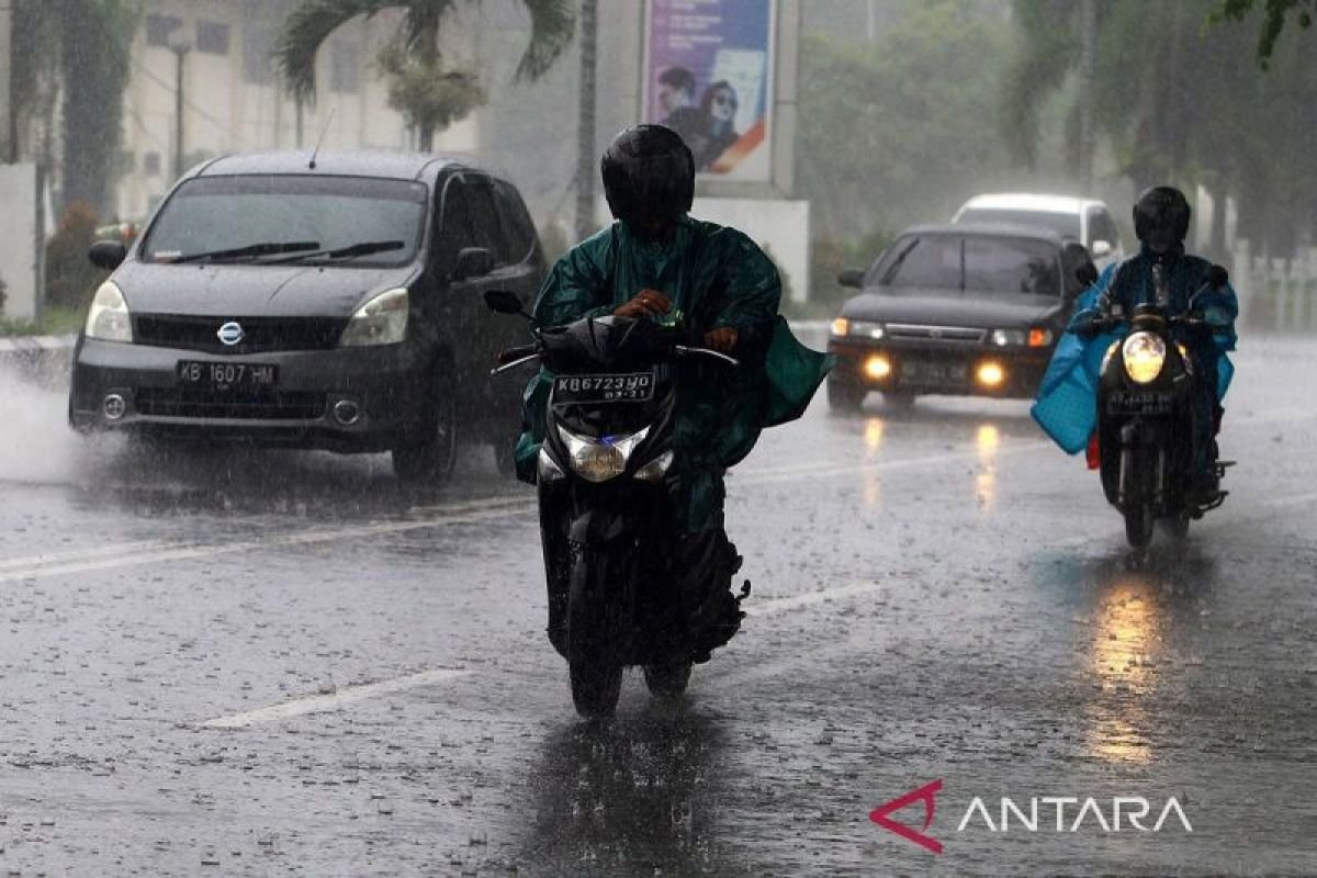 Cuaca Hari Ini: Hujan Ringan Berpotensi Terjadi di Berbagai Wilayah Indonesia