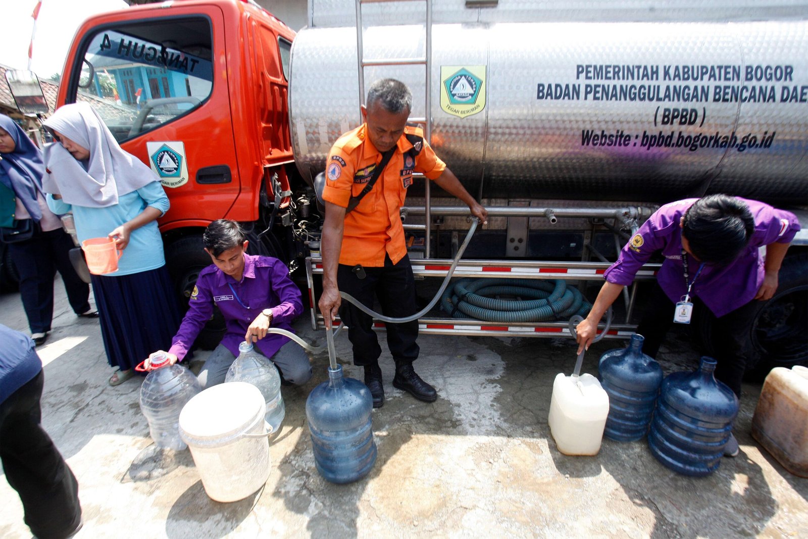 Kekeringan Meningkat, BNPB Salurkan Puluhan Ribu Liter Air Bersih ke Wilayah Terdampak