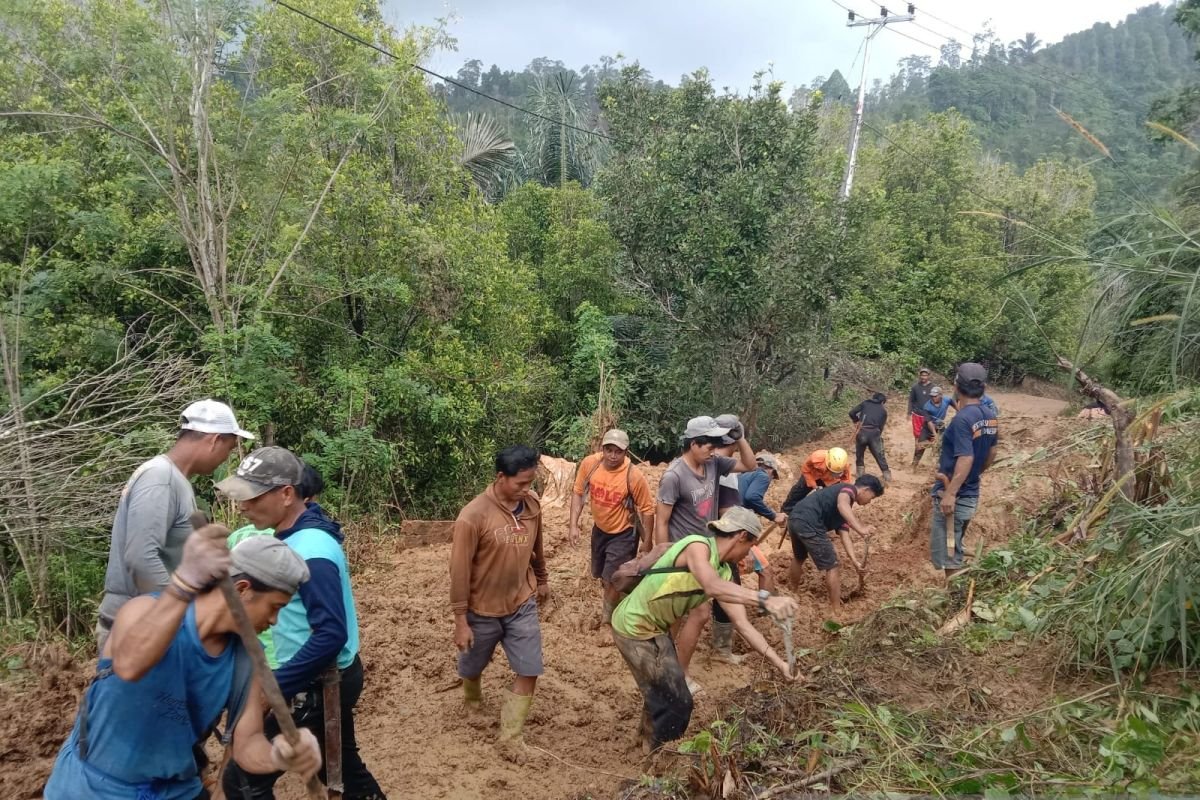 BNPB Prioritaskan Pembukaan Jalan Tertimbun Longsor di Sidrap