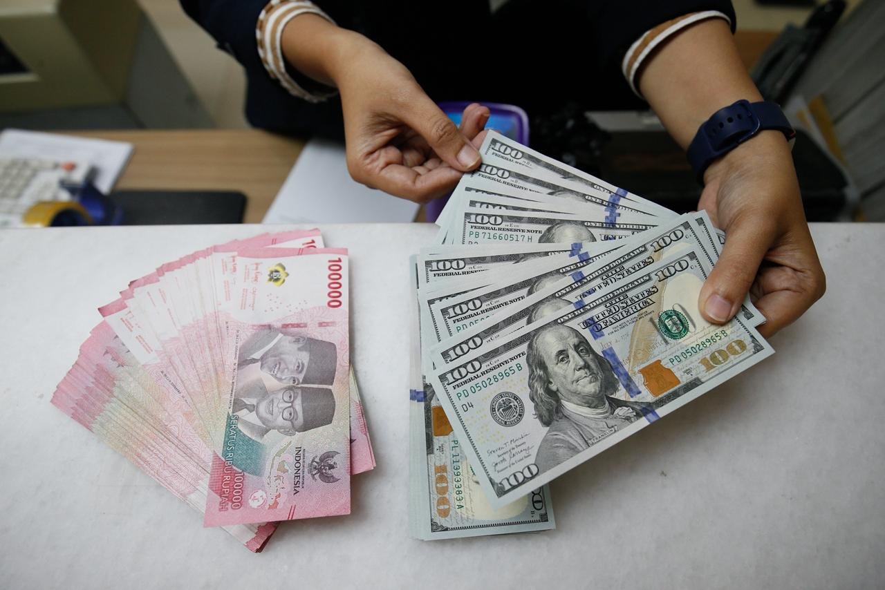 Rupiah Melemah ke Rp17.967 per Dolar AS pada Kamis Pagi
