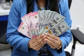 Rupiah Melemah ke Rp18.107 per Dolar AS pada Awal Perdagangan Senin