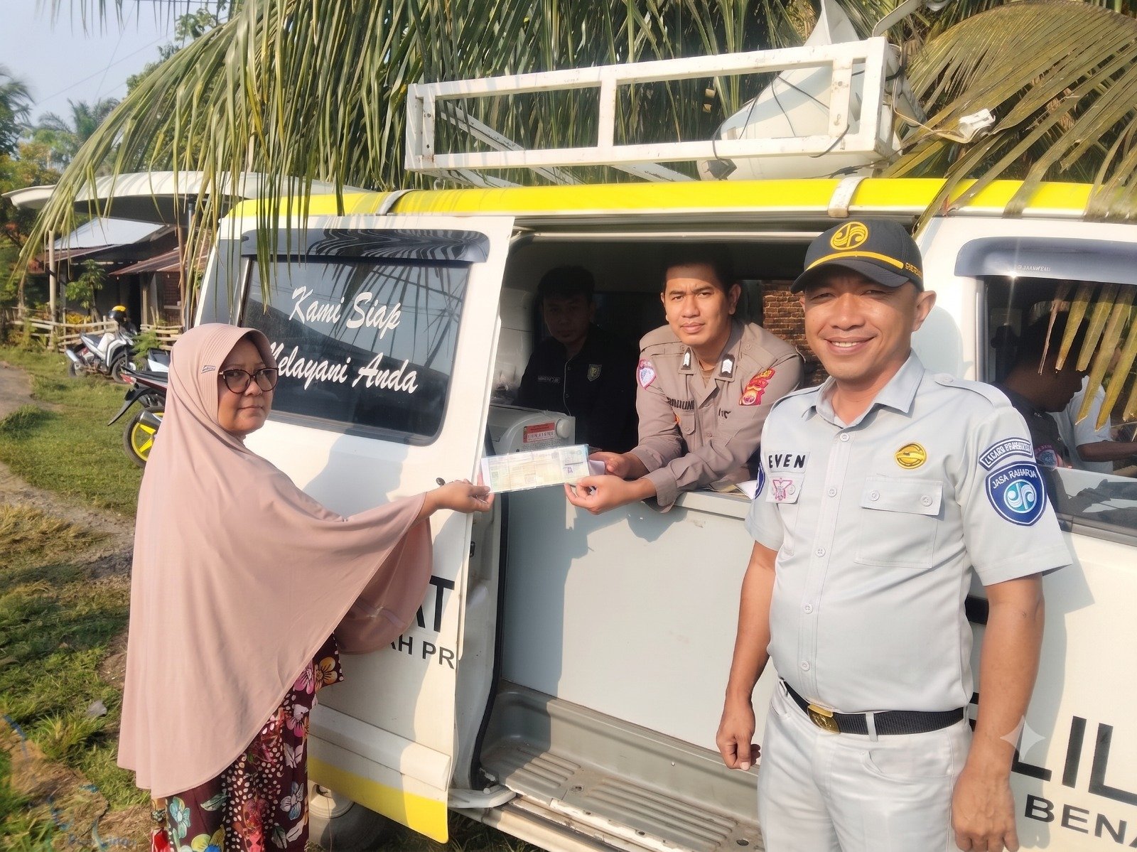 Grebek Pajak Hadir di Pasar Rabu Lubuk Gilang, Jasa Raharja dan Tim Pembina Samsat Dekatkan Layanan kepada Masyarakat