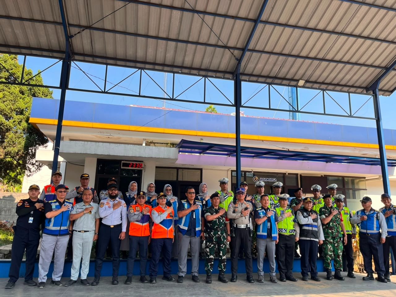 Jasa Raharja Jawa Barat Perkuat Keselamatan melalui Sosialisasi, Ramp Check, dan Pengobatan Gratis di Ruas Toll Padaleunyi – Cipularang