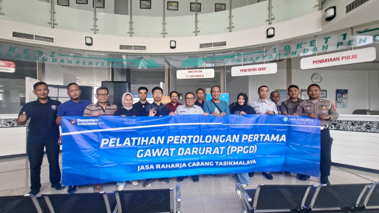 Jasa Raharja Cabang Tasikmalaya Bekali Komunitas Ojol Kota Banjar dengan Pelatihan PPGD dan Sosialisasi Aplikasi JRku