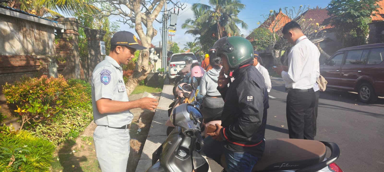 Tingkatkan Kepatuhan Administrasi Kendaraan, Tim Pembina Samsat Badung Gelar Operasi Gabungan di Abiansemal