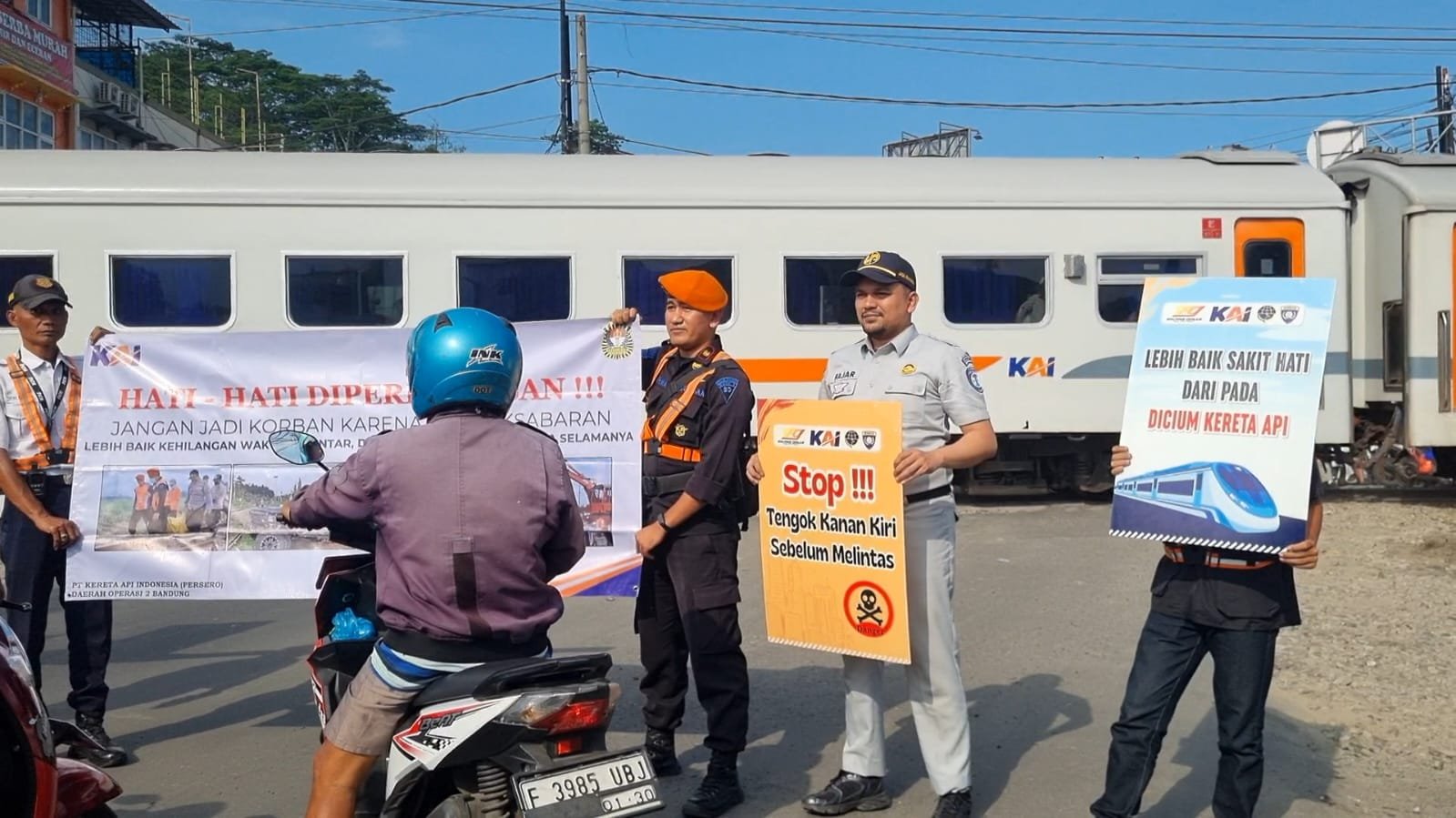 Railfans Cianjur Ajak Jasa Raharja Sukabumi, PT KAI, Polres Cianjur dan Dinas Perhubungan Kab Cianjur, Sosialisasi Perkuat Budaya Keselamatan di Perlintasan Sebidang