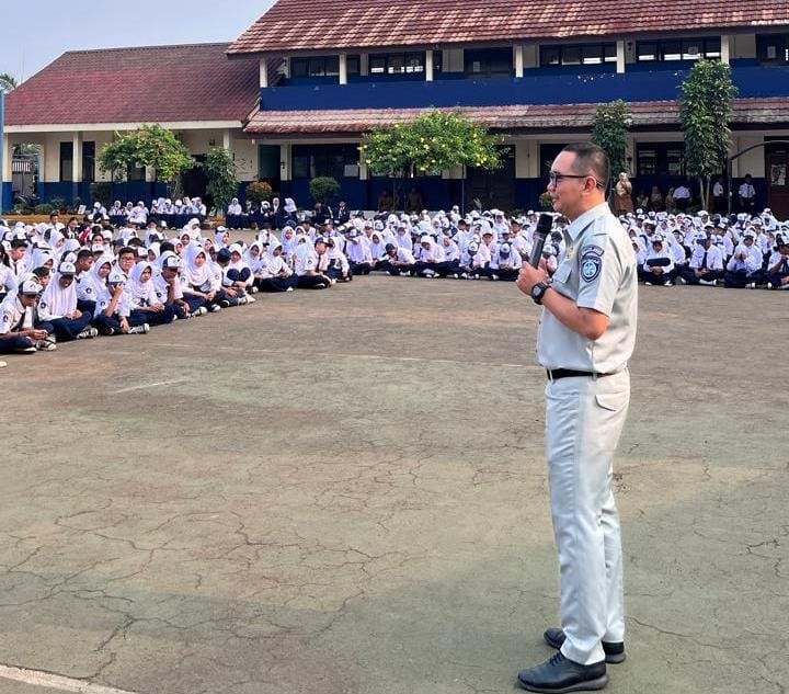 Bangun Generasi Pelopor Keselamatan, PT Jasa Raharja (Persero) Cabang Bogor Gelar Edukasi Keselamatan Berlalu Lintas dan Pelatihan PPGD di SMP Negeri 8 Depok