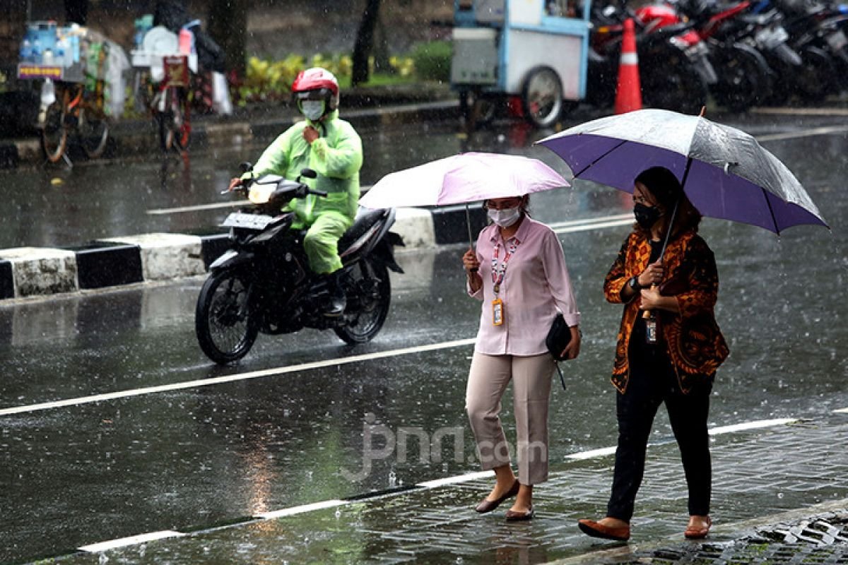 Cuaca Indonesia Sabtu 4 Juli 2026: Mayoritas Daerah Berpotensi Hujan Ringan