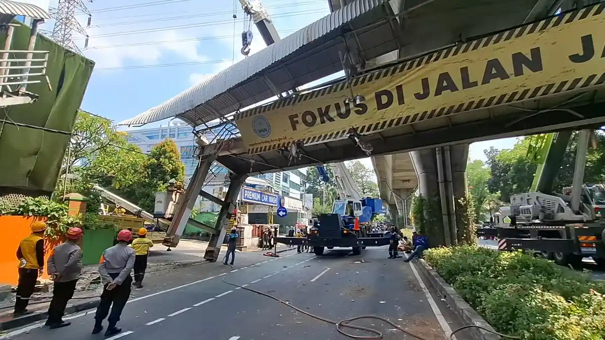 JPO Tendean Selesai Dibongkar, Lalu Lintas Kapten Tendean ke Blok M Kembali Lancar