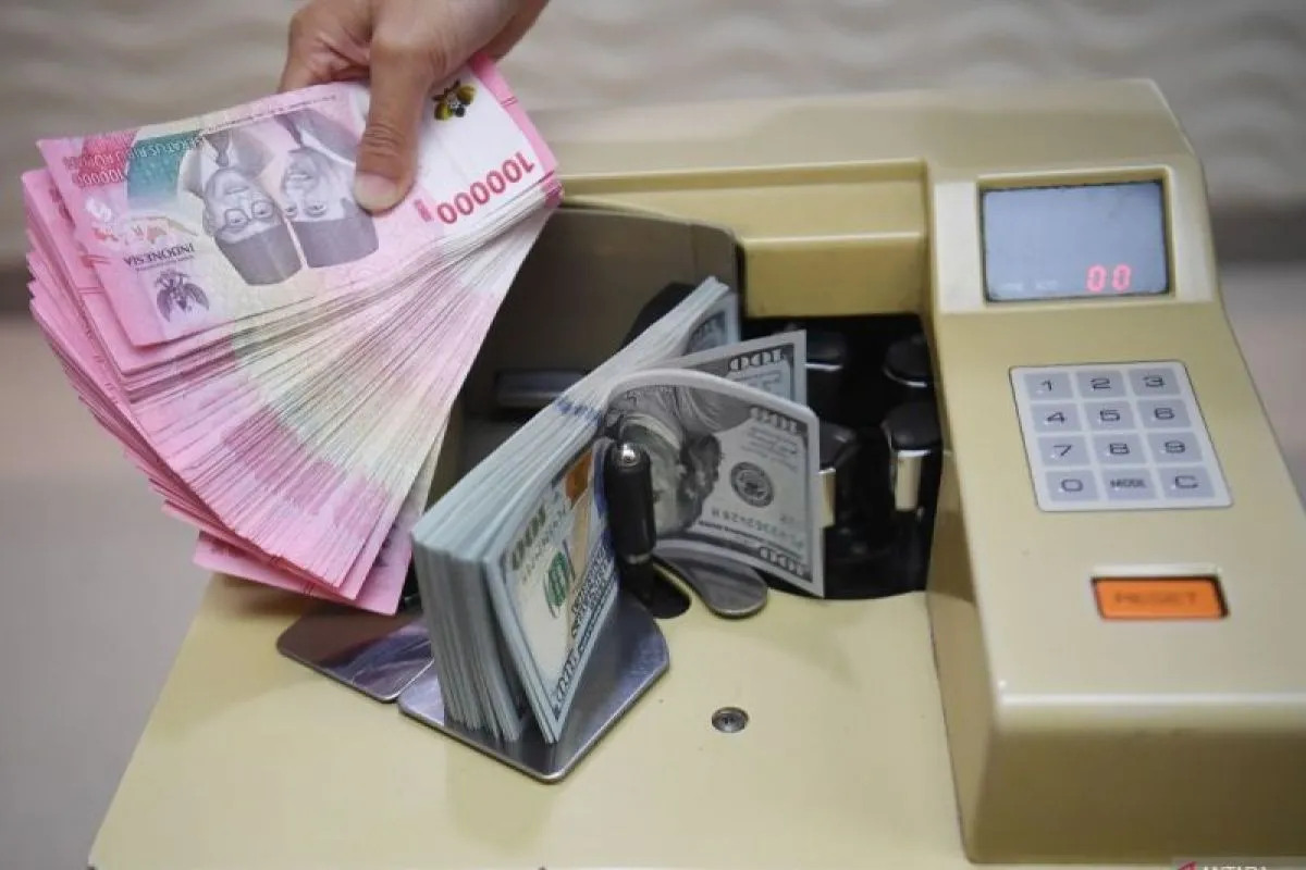 Rupiah Diprediksi Melemah Jelang RDG BI, Pasar Antisipasi Kenaikan Suku Bunga